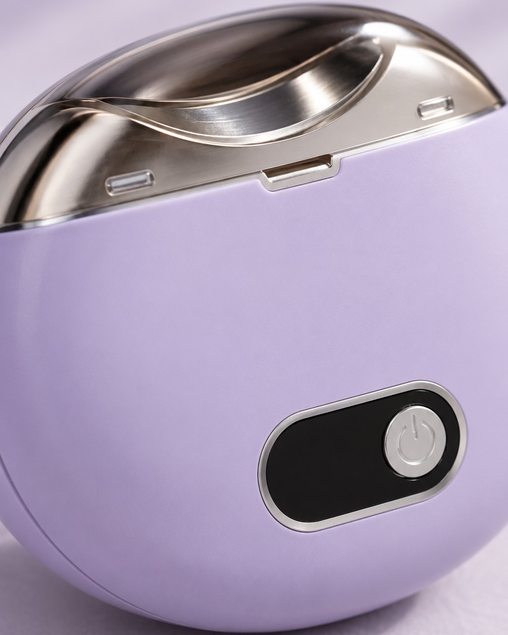 Close-up of the clipper's curved silver opening and its single button