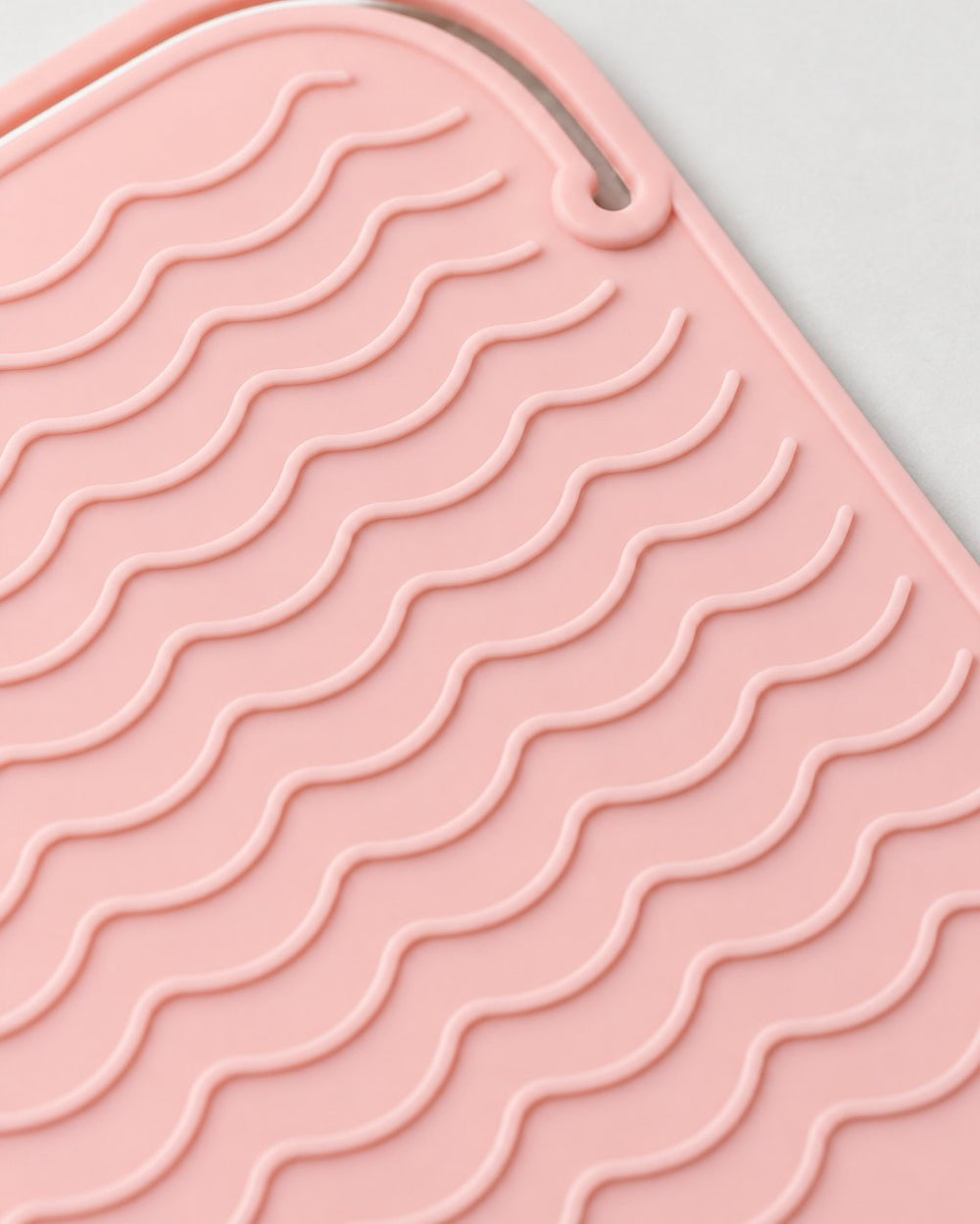 Close-up of the raised wave ridges on the silicone mat